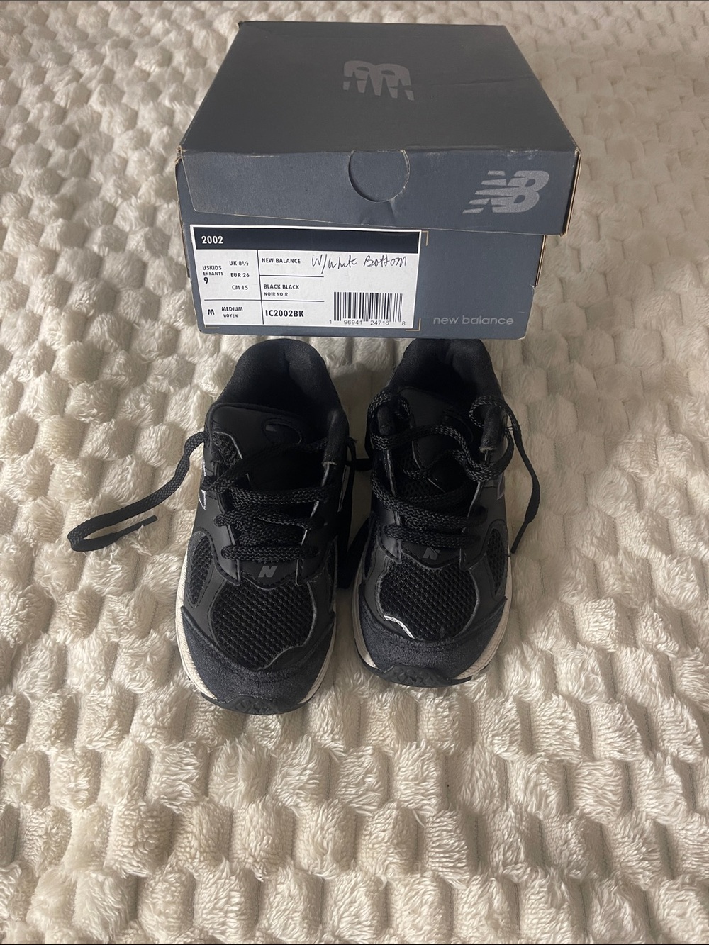 New Balance Kids 9M Black and White Sneakers Box Included